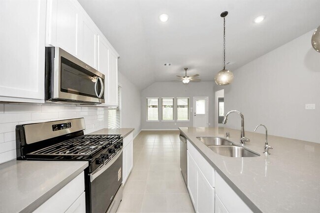 Building Photo - 20731 Sunseed Dr
