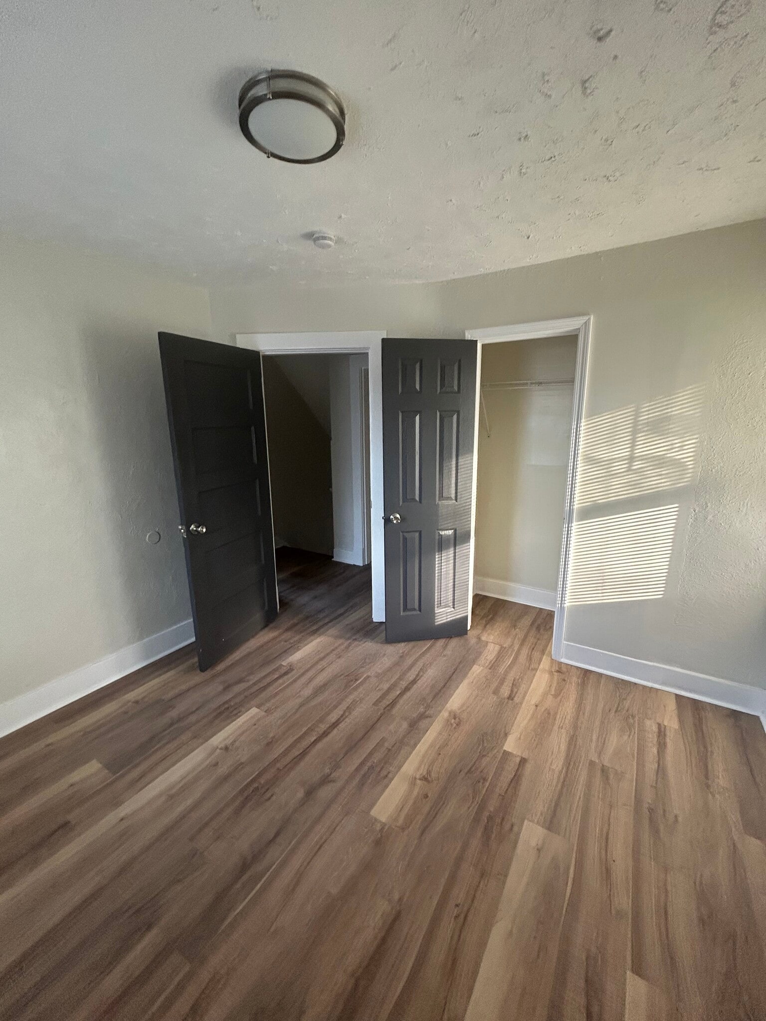 Building Photo - 1603 Manette Pl