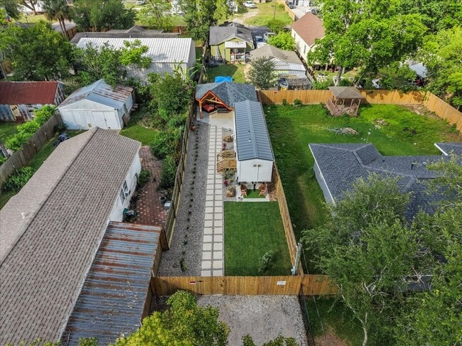 Building Photo - 4734 Oleander St