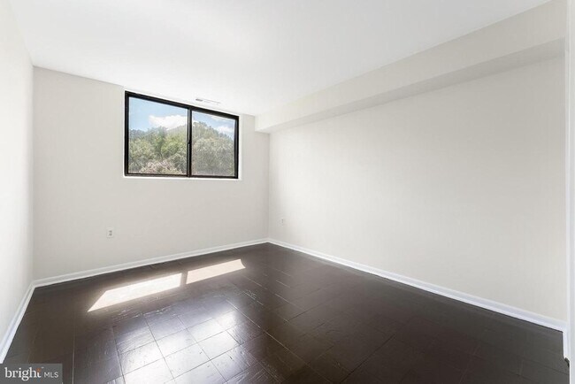 Building Photo - 10723 West Dr