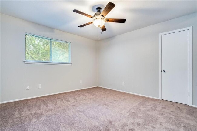 Building Photo - 408 Vista W Ct