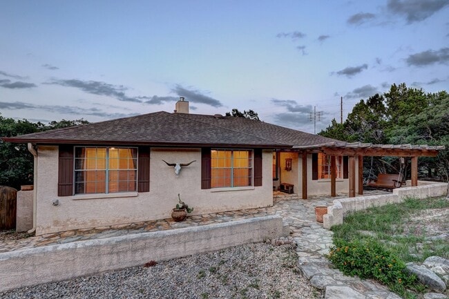 Building Photo - 115 Chaparral Pl W