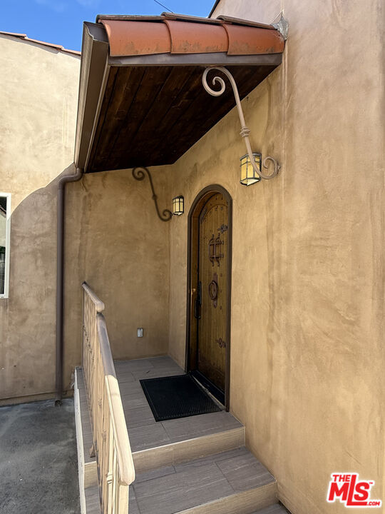 Building Photo - 735 S Citrus Ave