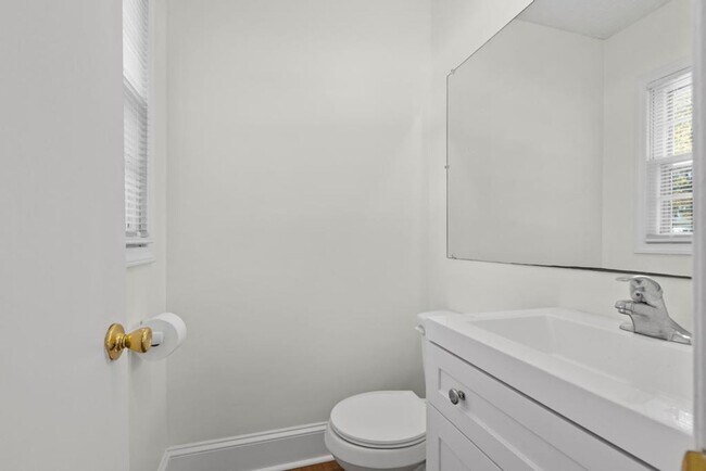 Building Photo - Country Living! Brick Ranch!