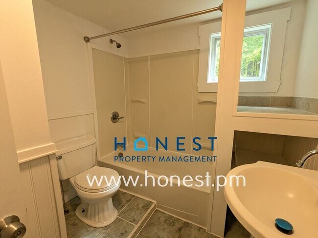 Building Photo - 41 Windsor St