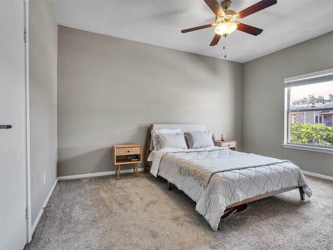 Building Photo - 702 Bering Dr