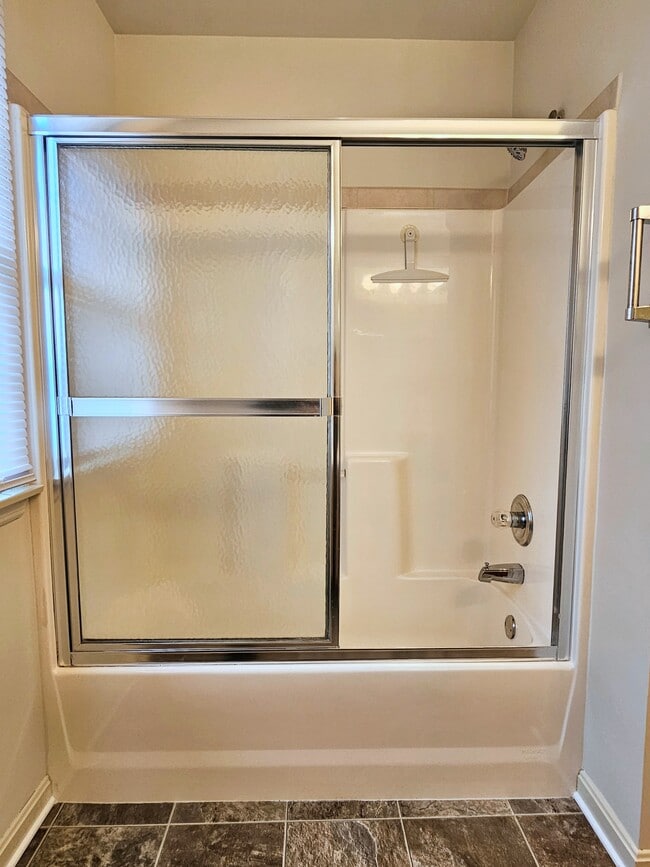 Building Photo - 88 Robinhill Dr