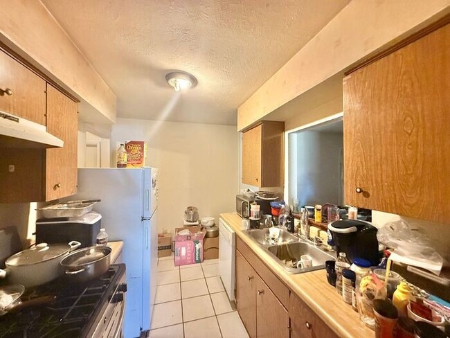 Building Photo - Coming soon! 4 bedrooms 1.5 bathrooms!