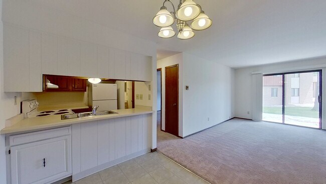 Building Photo - Lower 1 Bedroom 1 Bathroom Apartment Available