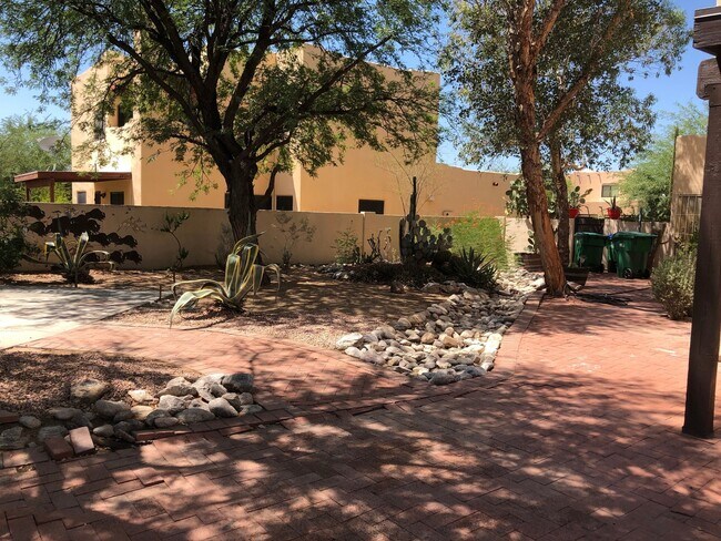 Building Photo - Beautiful Santa Fe Home on Large Corner Lot!