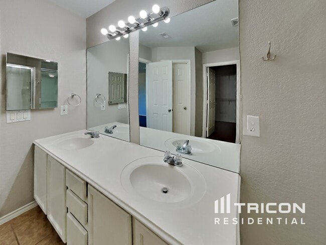 Building Photo - 26106 Ripley Hills Dr