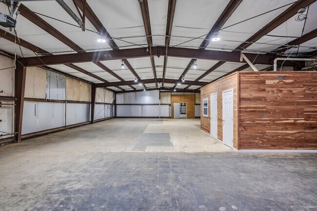 Building Photo - 1411 Buffalo Rd