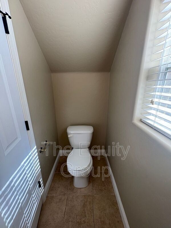 Building Photo - 1424 N Oliveto Ct