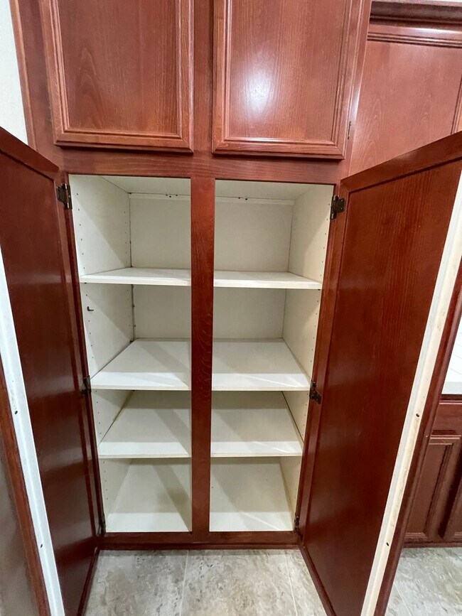 Building Photo - Apple Valley Home in The Vineyards- 3 Bedrooms, 2 Bathrooms, 2 Car Garage, New Flooring