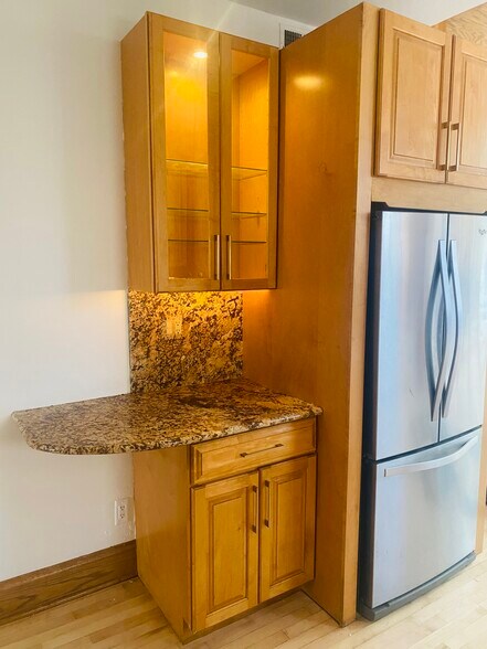 Side of kitchen - 2014 W Fletcher St