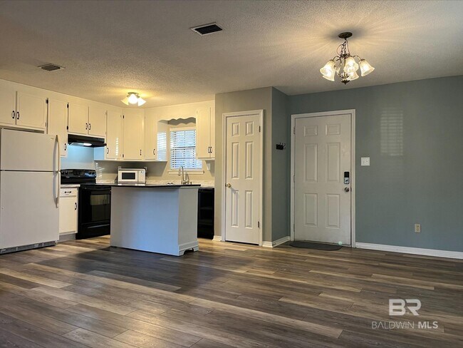 Building Photo - 10510 Gayfer Rd Ext