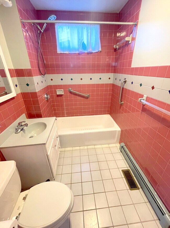 Building Photo - 112 Boston Ave