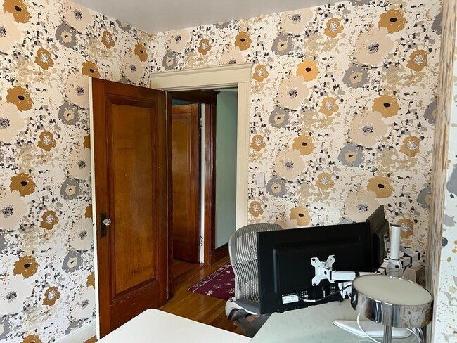 Building Photo - 5 Glenmont Rd