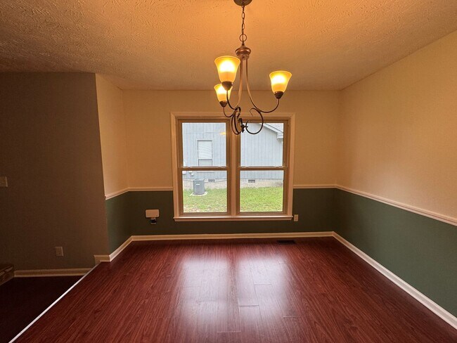 Building Photo - Charming 3 Bed, 2 Bath Fayetteville Home