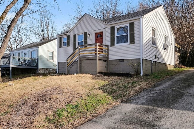 Building Photo - Adorable 2 Bedroom 1 Bath Home in Sylvan Heights!