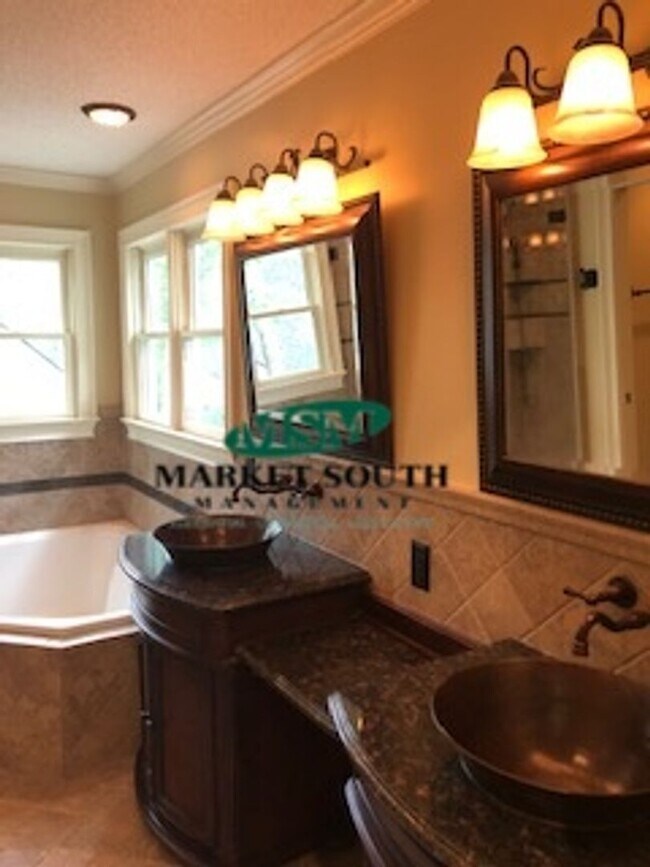 Building Photo - SOUTHBRIDGE BEAUTY- AVAILABLE NOW!