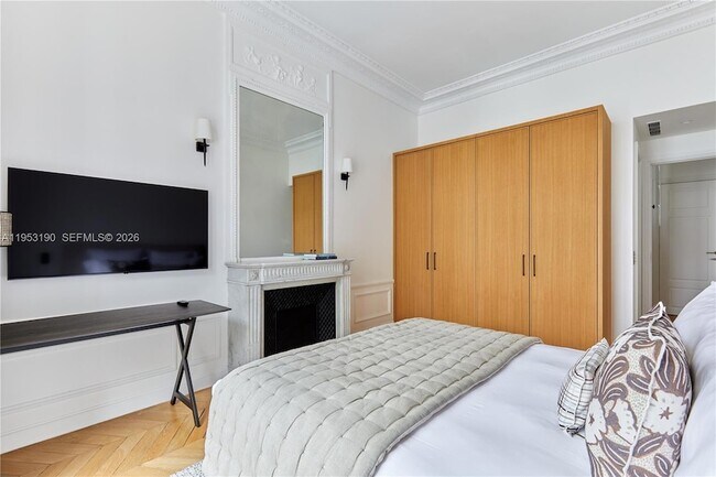 Building Photo - 11 Rue St