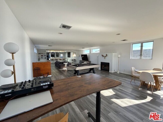 Building Photo - 46 Rose Ave