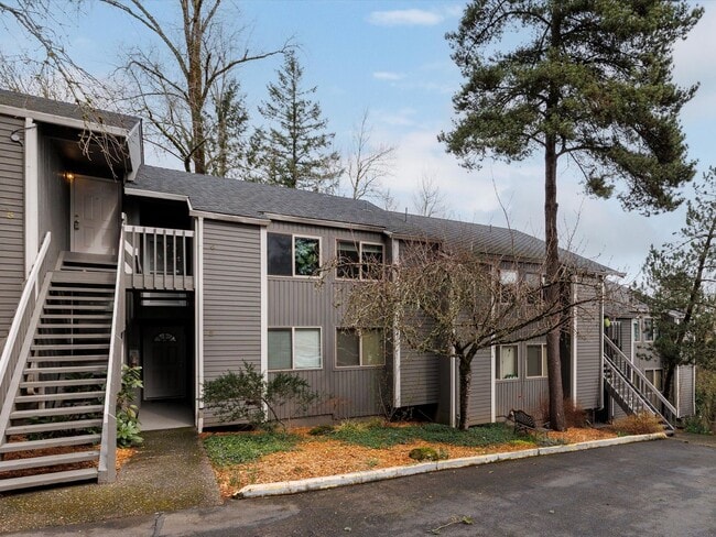 Building Photo - Beautiful 3 bedroom unit near in Lake Oswe...