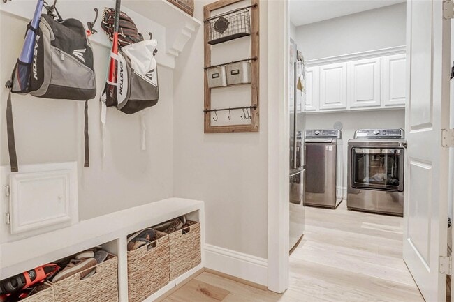 Building Photo - 5323 Lake Hill Farm Way