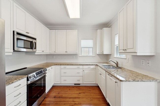 Building Photo - Downtown Charleston Waterfront Townhouse