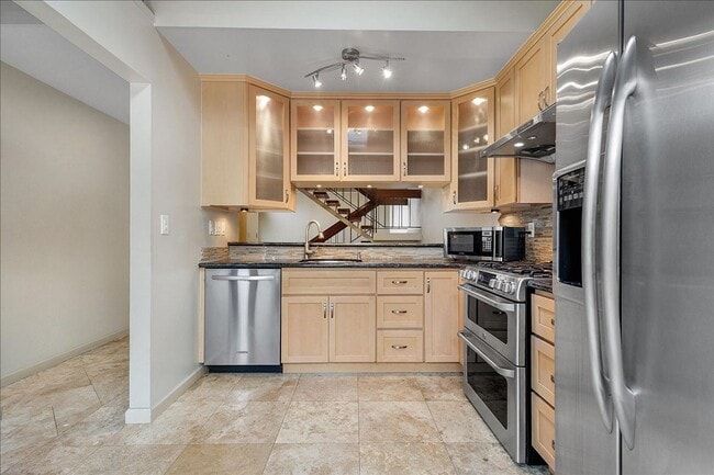 Building Photo - 2063 Whitehall Pl