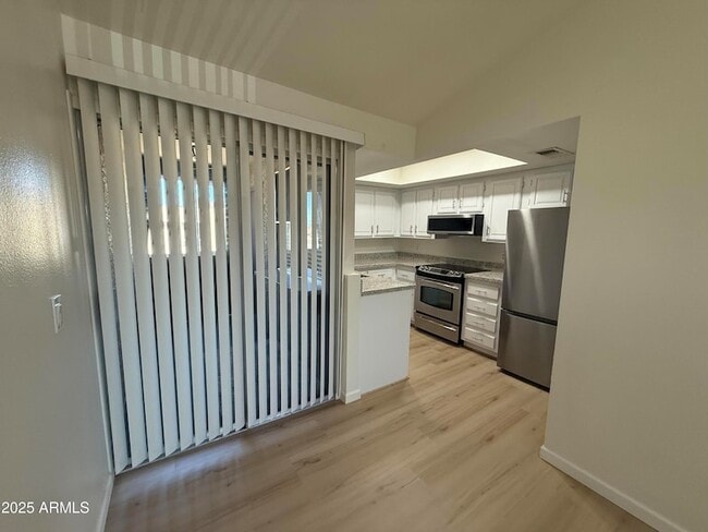 Building Photo - 461 W Holmes Ave