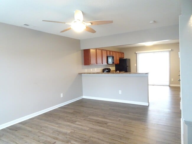 Building Photo - 4001 Grandeur Ave