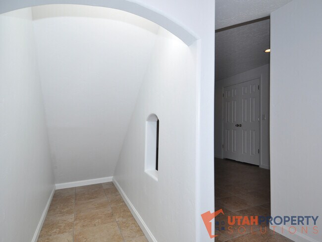 Building Photo - 6332 Spray Lake Dr