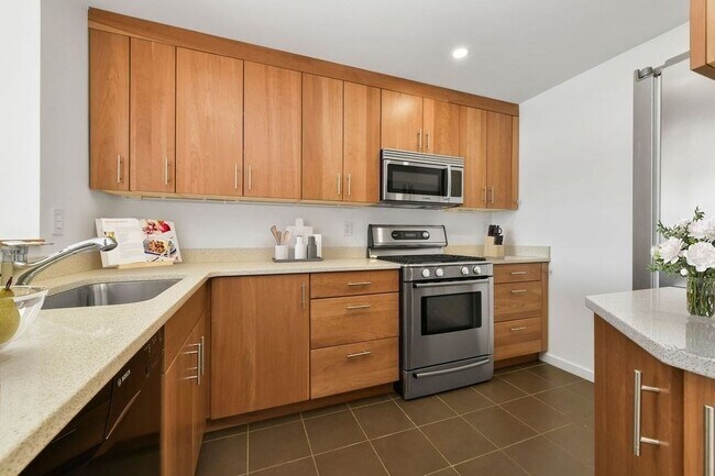 Building Photo - 4 Canal Park