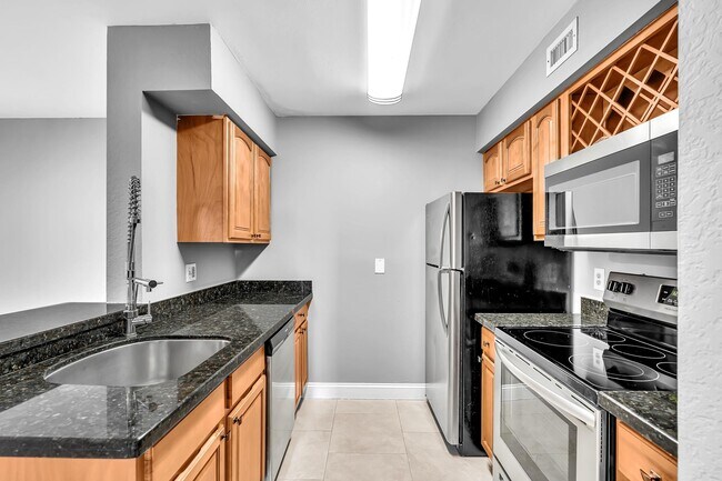 Building Photo - 2820 N Oakland Forest Dr