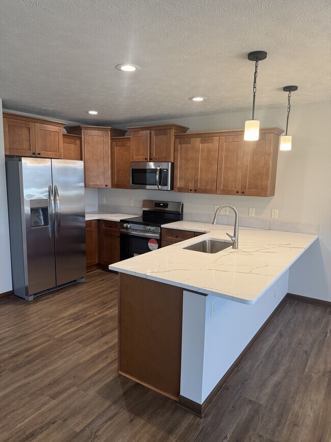 Building Photo - 141 W Olson Ave