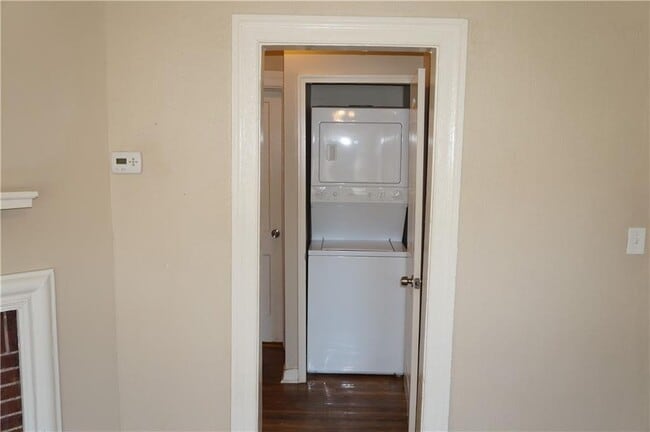 Building Photo - 583 Colonial Cir SE