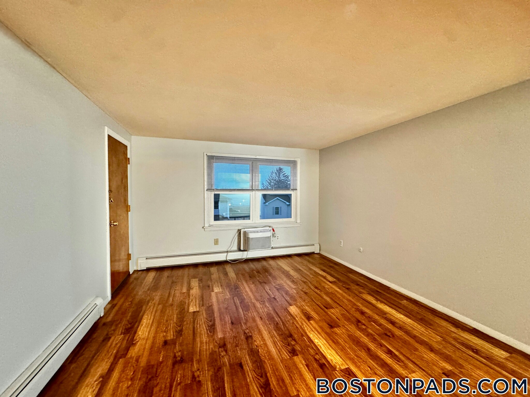 Building Photo - 695 N Main St