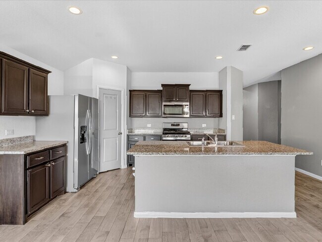 Building Photo - 2225 Blythwood Trail