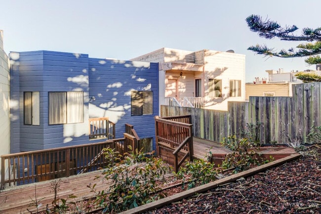 Building Photo - 465 35th Ave