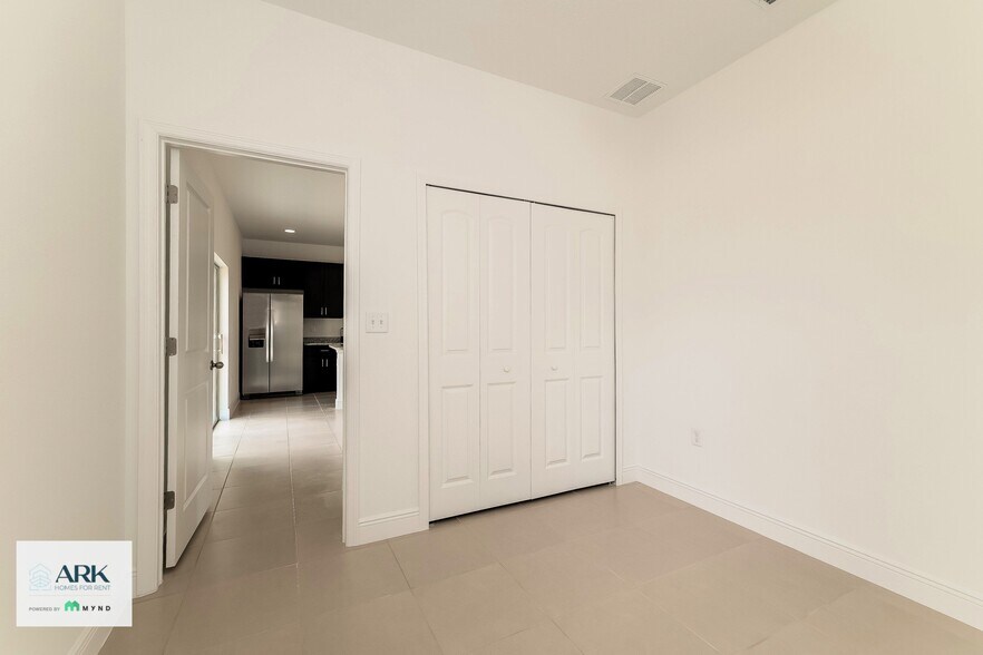 Building Photo - 249 Elm Ct
