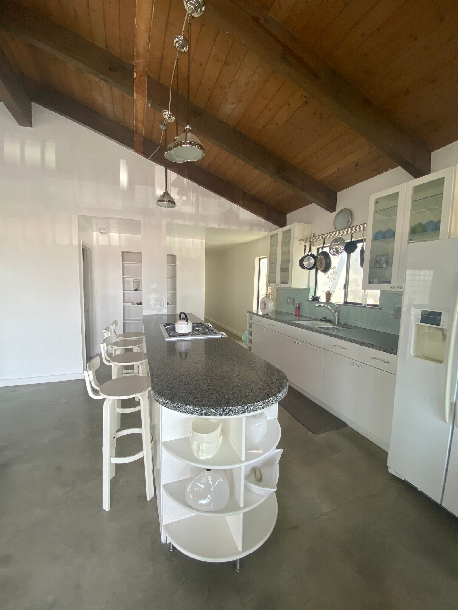 Building Photo - 313 Ocean Front Walk