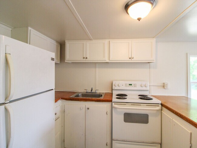 Building Photo - 15 Simpson Rd