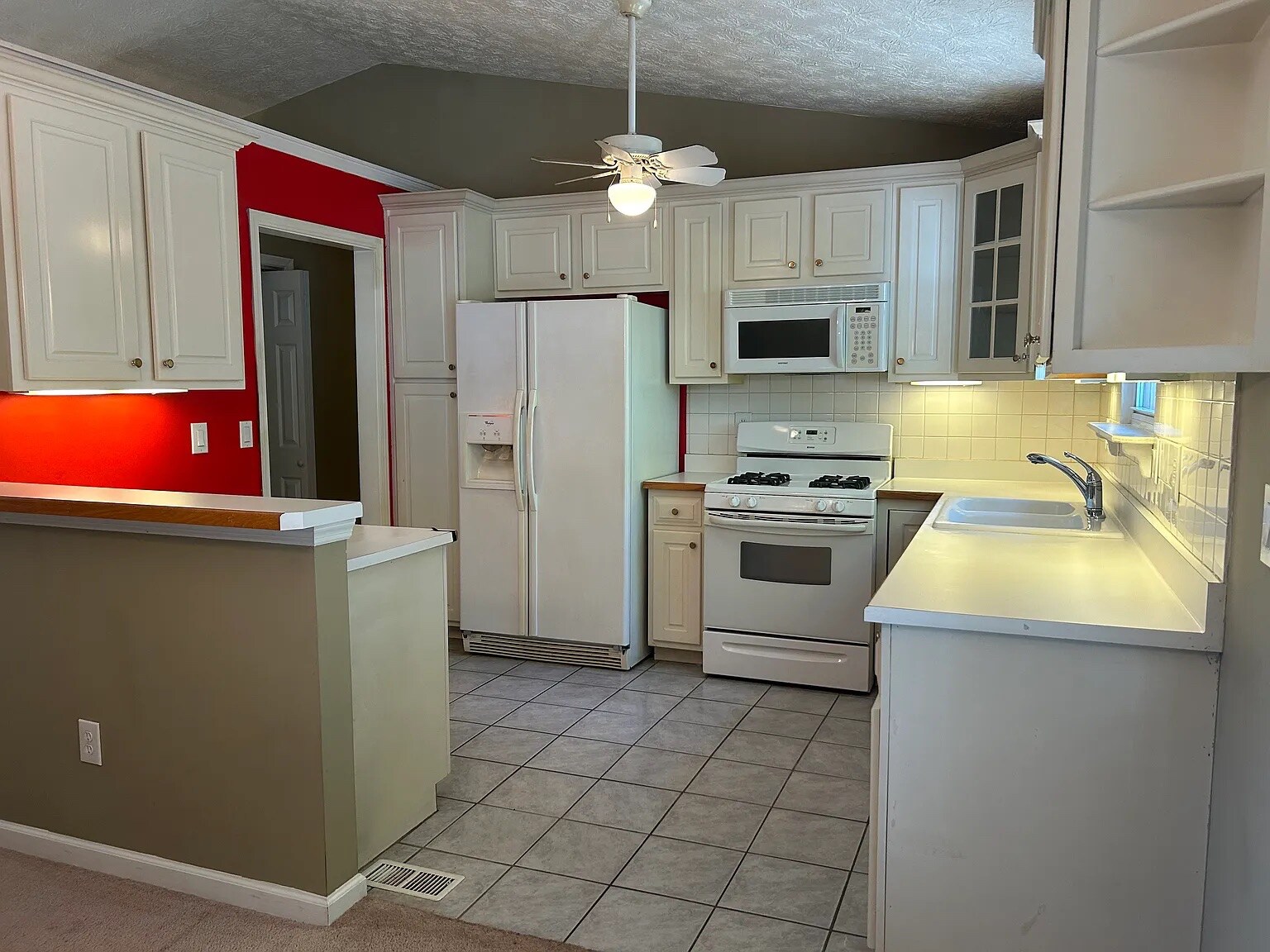 Building Photo - Room in House on Sugar Crest Dr