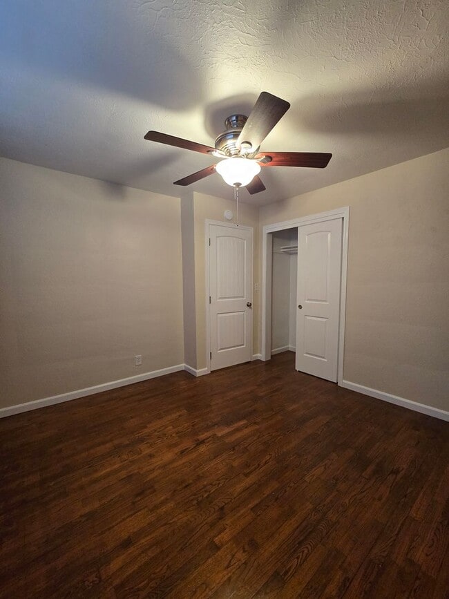 Building Photo - Pet Friendly Single Level 3 Bed 2 Bath Hom...