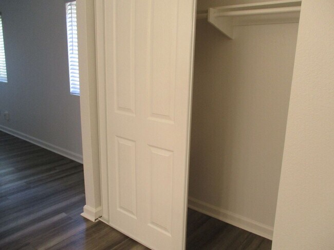 Building Photo - Desirable Chula Vista 2 Bedroom 2 Bath Condo!