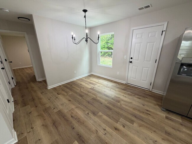 Building Photo - 4 Bedrooms, 3 Bathrooms - Home in West Rome!
