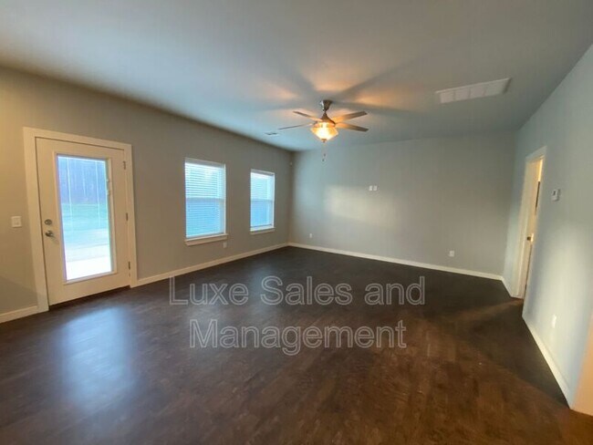 Building Photo - 17604 Sunny Hollow Rd