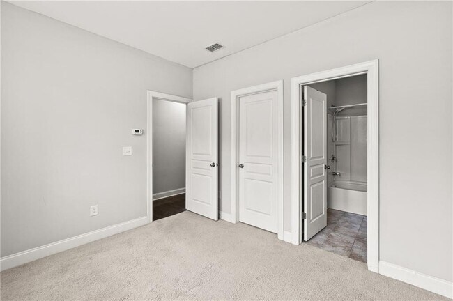 Building Photo - 4435 Donahue Ave